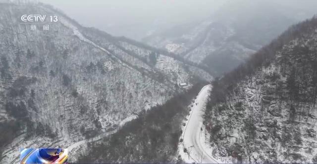 湖北多地遭遇雨雪大风受影响电力设施、道路交通逐步恢复(图2)