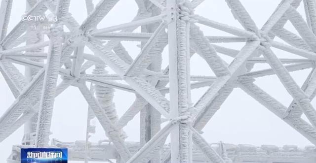 湖北多地遭遇雨雪大风受影响电力设施、道路交通逐步恢复(图1)