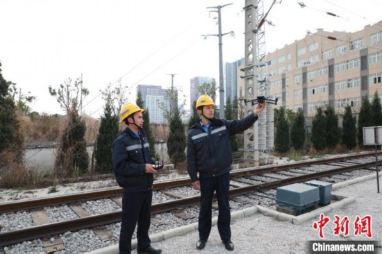 铁路“CT医生”：每天分析3000张照片保障旅客出行安全--健康·生活--人民网(图2)